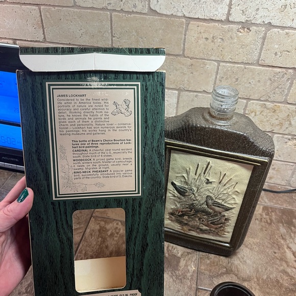 Jim Beam’s Choice Collector's Edition Decorative Bottle 1974 - Picture 4 of 6